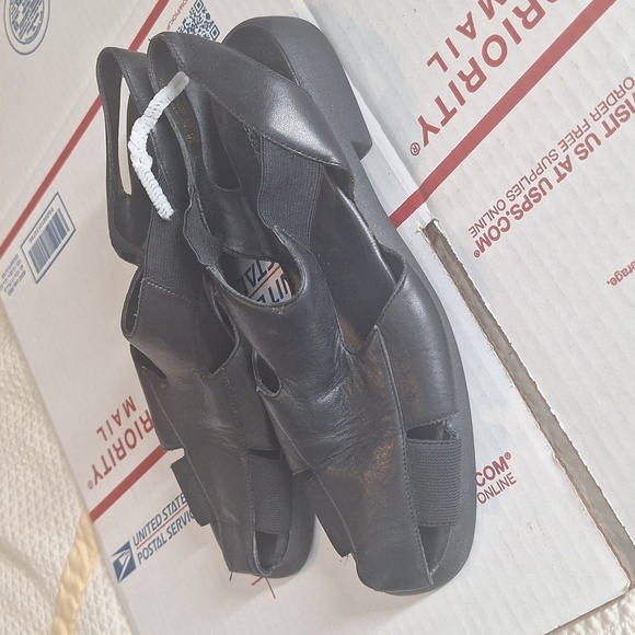 A2 BY AEROSOLES BLACK SANDLES SIZE 7 - Picture 2 of 8